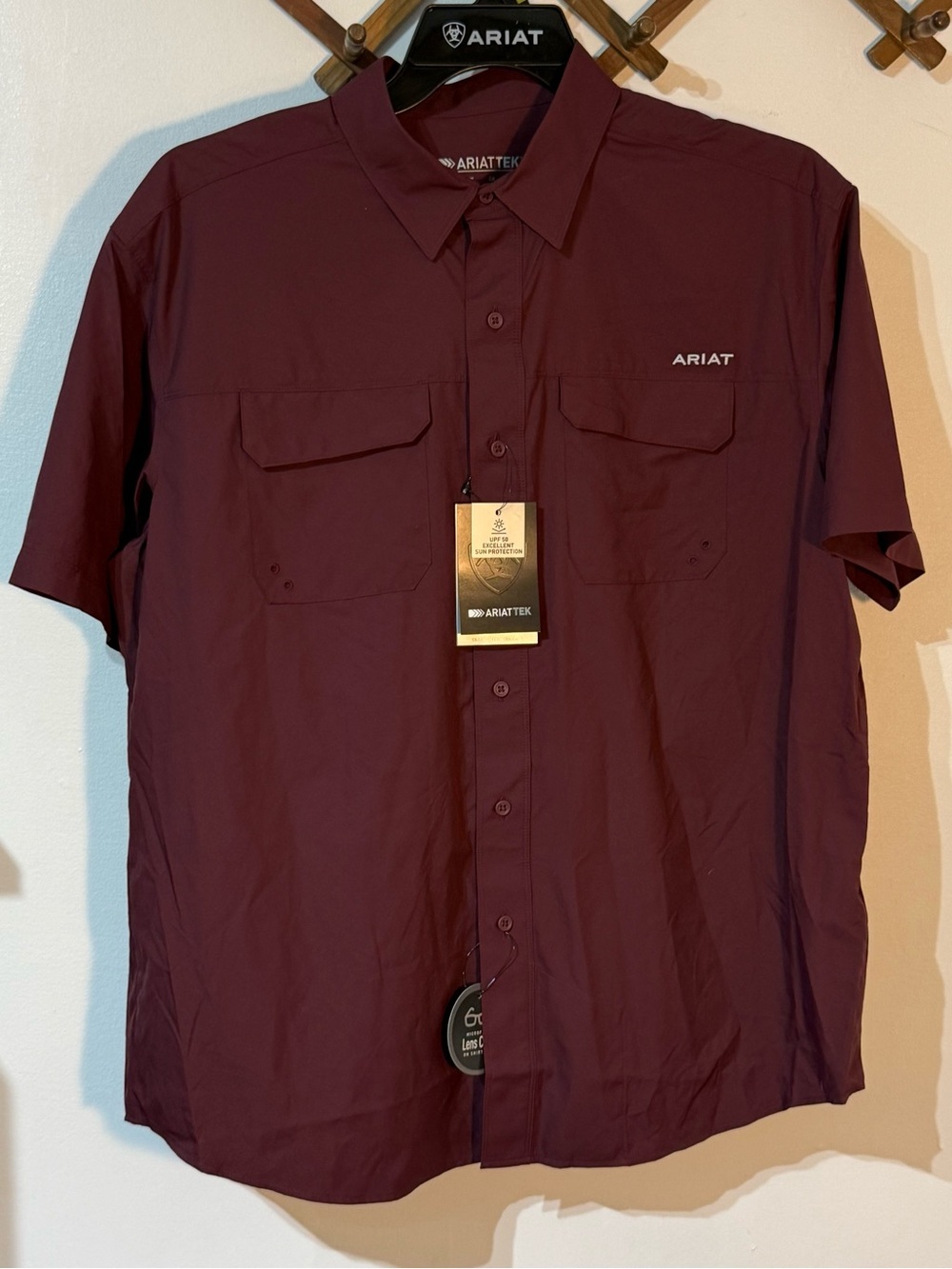 Ariat Men's VentTEK Outbound Short Sleeve Shirt in Berry bark size large new